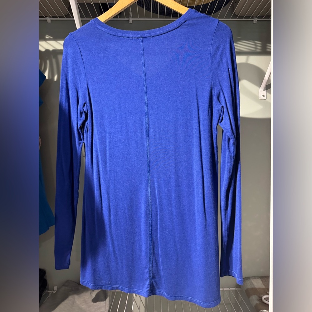 DEX Blue V-Neck Long Sleeve Women's Top - Picture 2 of 4